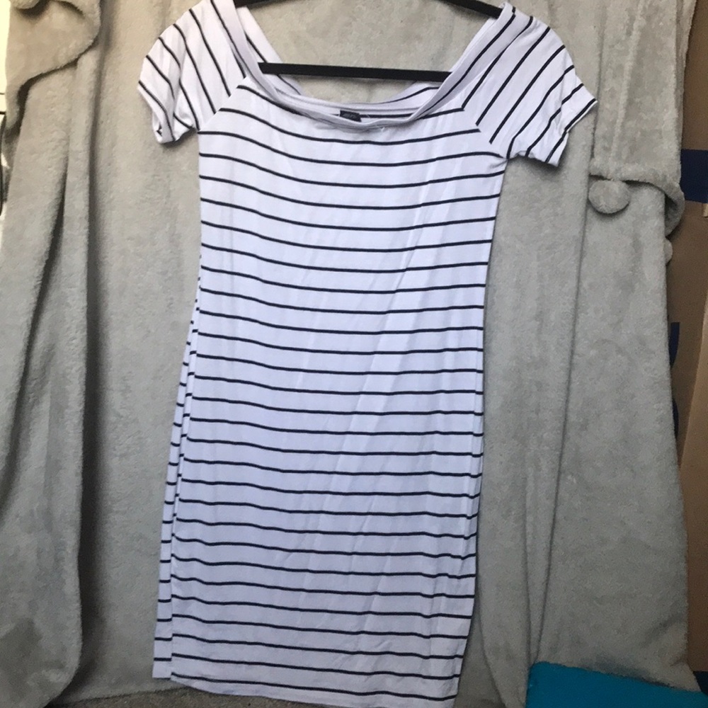 ❌SOLD❌ Off the shoulder dress
